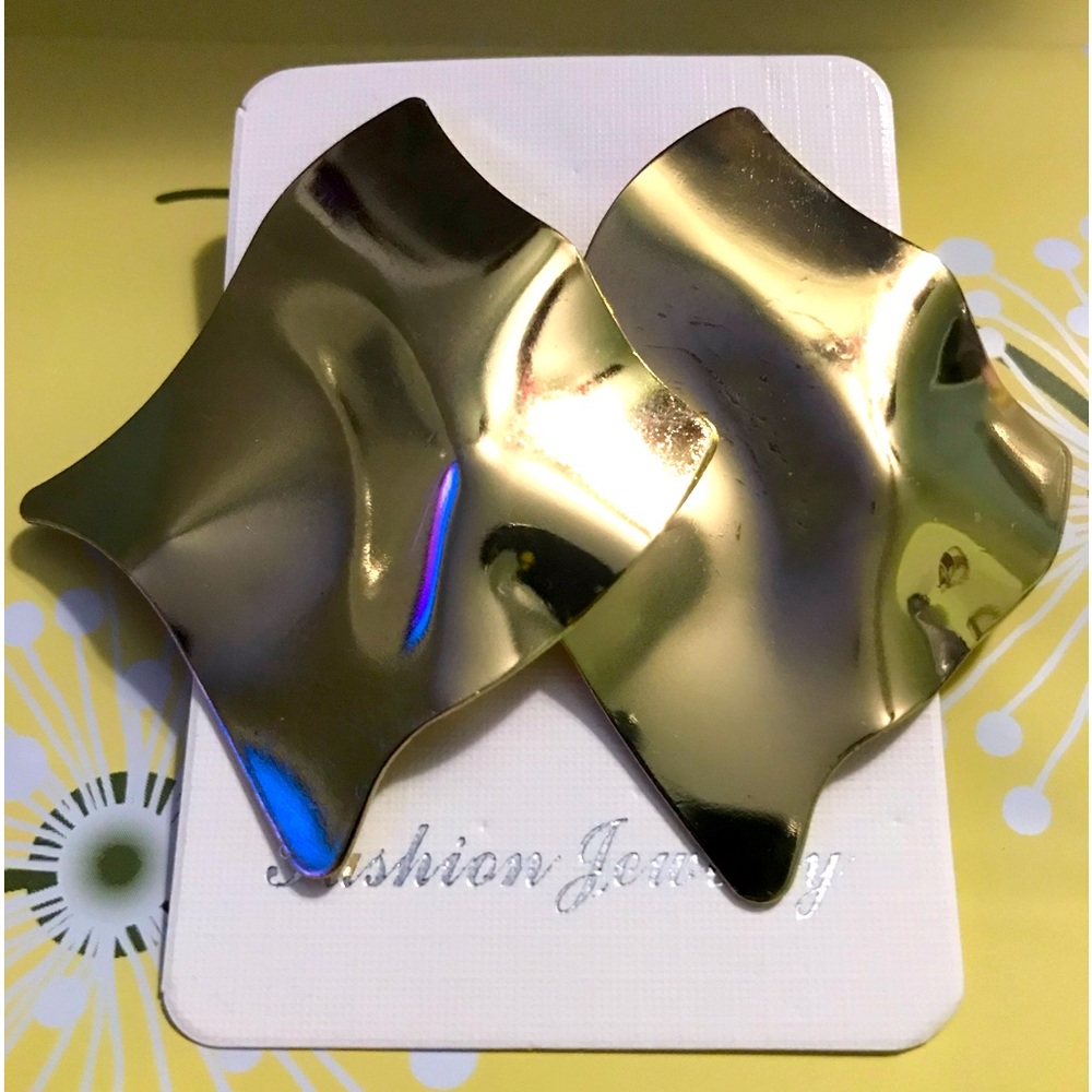 Gold Fashion earrings